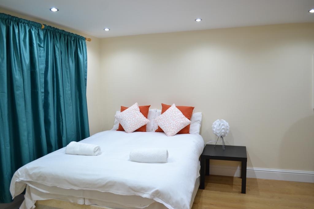 High Street Service Apartment room 1