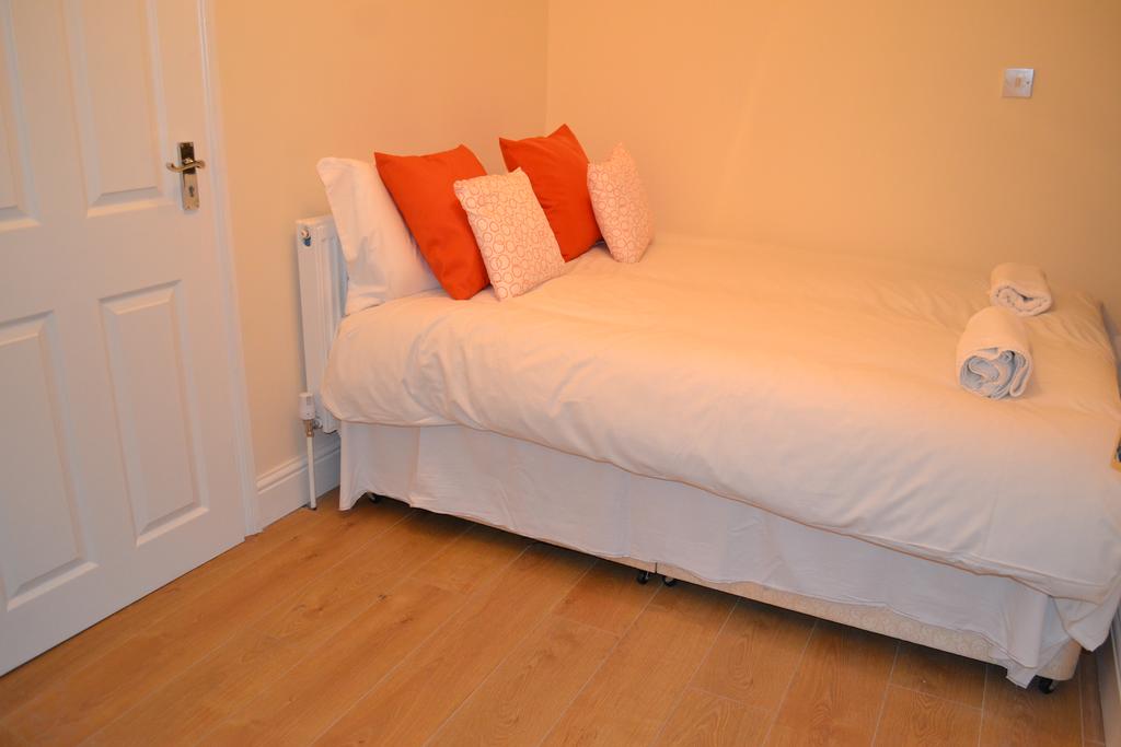High Street Service Apartment room 3
